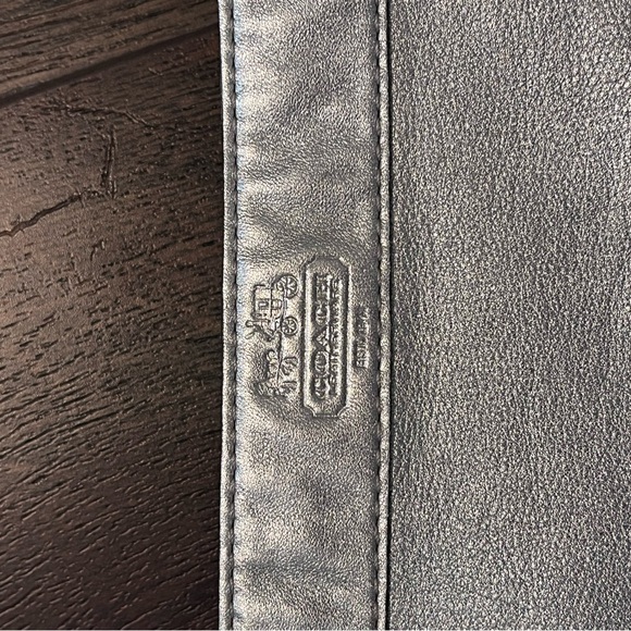 Vintage Coach Metallic Silver Shoulder Bag - Picture 2 of 6